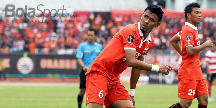 Bek Persija Jakarta, Maman Abdurrahman, saat tampil melawan Madura United dalam laga Cilacap Cup 201