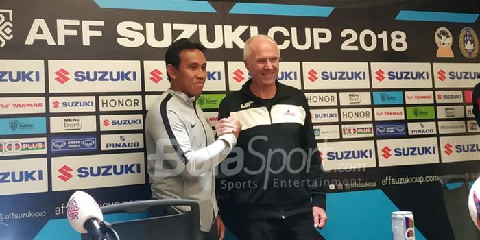  Pelatih timnas Indonesia dan timnas Filipina, Bima Sakti serta Sven-Goran Eriksson dalam jumpa pers