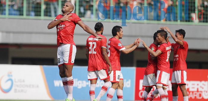 Pemain Persija Jakarta Reinaldo Elias da Costa merayakan golnya ke gawang Persiba Balikpapan pada la
