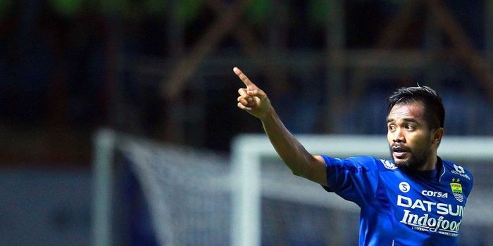 Gelandang Persib Bandung, Zulham Zamrun, melakukan selebrasi usai mencetak gol ke gawang Bhayangkara