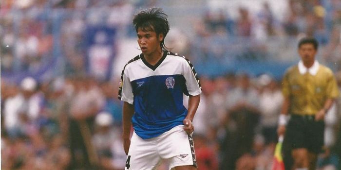 Charis Yulianto saat membela Arema Indonesia di panggung sepak bola nasional.