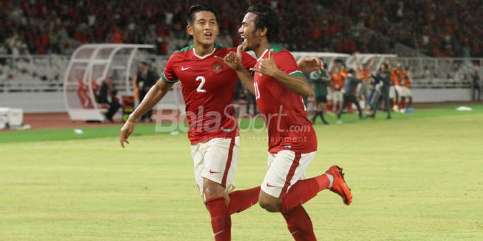      Pemain timnas Indonesia, Ilham Udin, merayakan gol ke gawang Islandia bersama I Putu Gede Juni Antara.