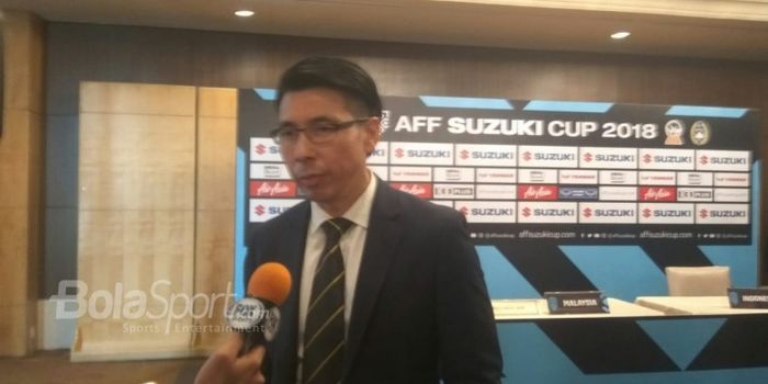 Pelatih timnas Malaysia, Tan Cheng Hoe saat menjawab pertanyaan wartawan di Hotel Mulia, Jakarta.
