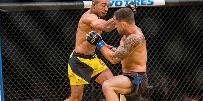Jose Aldo bertarung menghadapi Frankie Edgar pada pertandingan UFC 200, Sabtu (9/7/2016). 