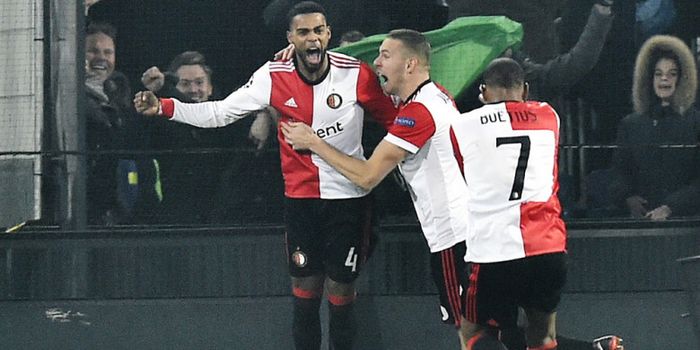 Selebrasi bek Feyenoord Rotterdam, Jeremiah St Juste (kiri), setelah berhasil mencetak gol kemenanga