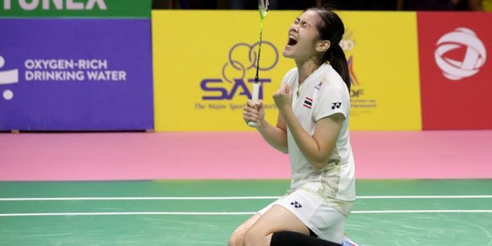 Ekspresi kemenangan Busanan Ongbamrungphan usai menang 21-11, 21-9 atas Li Xuerui (China) dan memast