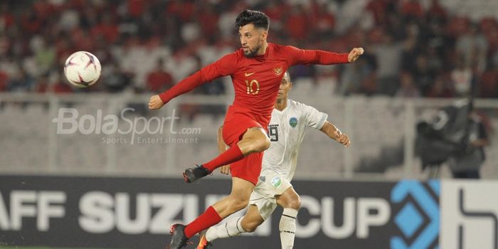 Pemain Timnas Indonesia Stefano Lilipaly beraksi saat menghadapi Timnas Timor Leste pada laga kedua 