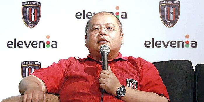 CEO Bali United, Yabes Tanuri, berbicara kepada media pada acara jumpa pers perkenalan Elevania seba