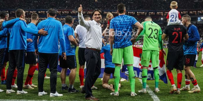 Pelatih Kroasia, Zlatko Dalic, merayakan kemenangan timnya atas Inggris di semifinal Piala Dunia 201