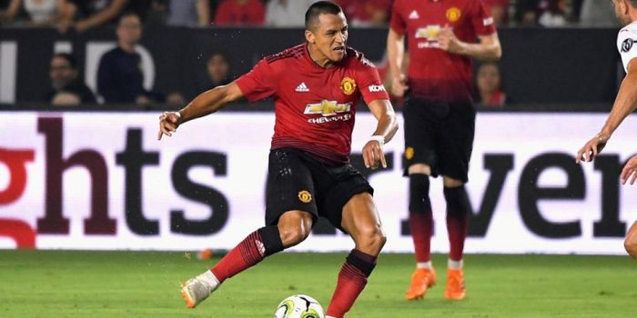 Aksi penyerang Manchester United, Alexis Sanchez, dalam partai International Champions Cup 2018 lawa