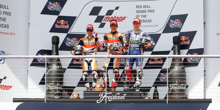 Dani Pedrosa, Marc Marquez, dan Jorge Lorenzo, merayakan podium MotoGP Americas 2013.