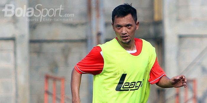 Striker Persija, Rachmat Affandi, saat mengikuti latihan tim di Sawangan, Depok, Selasa (23/02/2016)