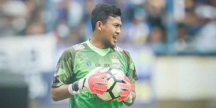 Kiper Persib Bandung, Deden Nathsir , saat melawan Sriwijaya FC di Piala Presiden 2018, Selasa (16/1