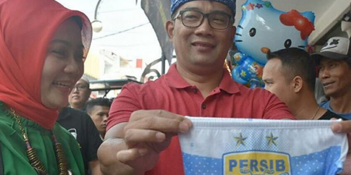 Ridwan Kamil unggah foto celana dalam dengan logo Persib melalui akun instagram