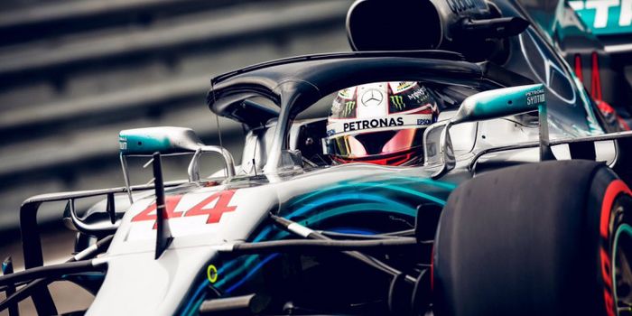 Lewis Hamilton (Mercedes) saat tampil dalam sesi balapan F1 GP Brasil 2018 yang digelar pada Senin (