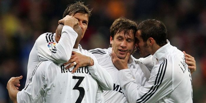 Selebrasi Antonio Cassano bareng rekan setim selepas mencetak gol pembuka Real Madrid