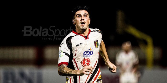   Pemain Mitra Kukar, Fernando Rodriguez saat melawan Bhayangkara FC di Stadion PTIK, Jakarta, Kamis