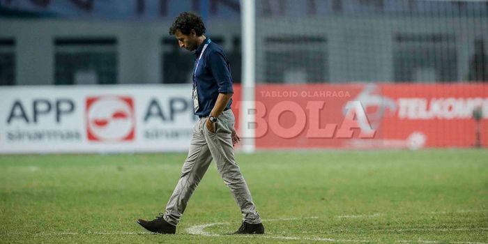         Pelatih timnas U-23 Indonesia, Luis Milla, usai timnya tersingkir dari Asian Games 2018. Ind
