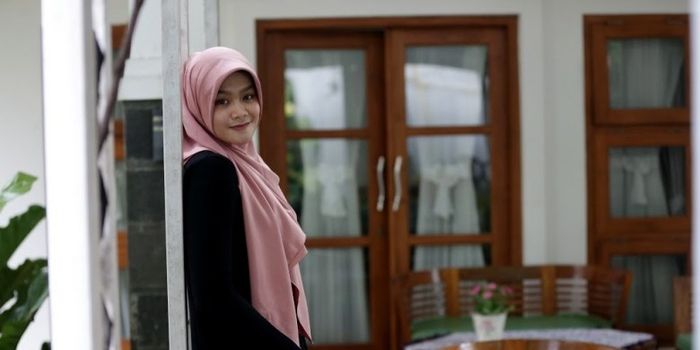 Pemain Jakarta Elektrik PLN, Wilda Siti Nurfadilah, berpose di mes timnya di Cinere, Depok, Senin (3