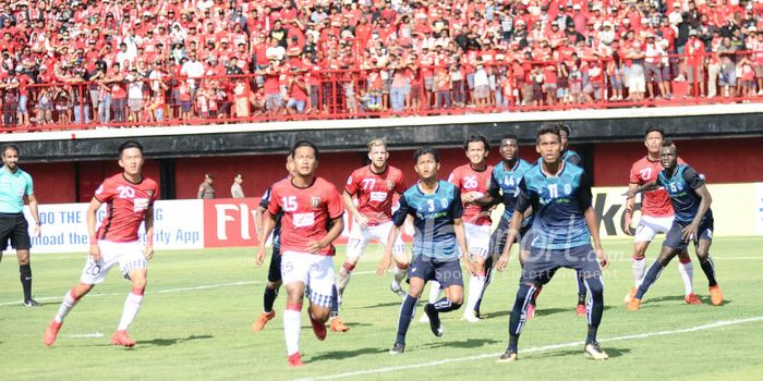Pertandingan Grup G Piala AFC 2018 antara Bali United dan Yangon United di Stadion Kapten I Wayan Dipta.