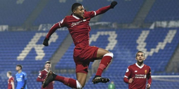 Striker Liverpool U-23, Rhian Brewster, merayakan gol yang dia cetak ke gawang PSV Eindhoven U-23 da