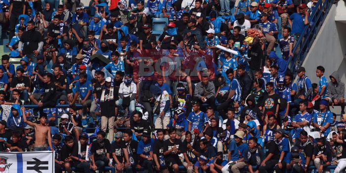 Suporter Persib Bandung dalam laga Persib vs Persija pada Minggu (23/9/2018).