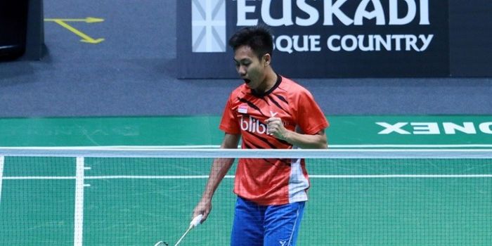 Pebulu tangkis tunggal putra Indonesia, Ade Resky Dwicahyo, bereaksi setelah berhasil memasukkan kok