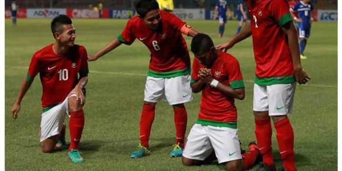 Selebrasi para pemain timnas Indonesia U-19 selepas mencetak gol pada era perdana Indra Sjafri.