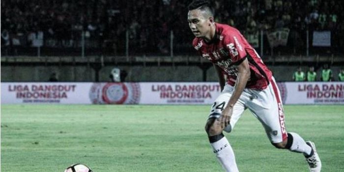 Bek sayap Bali United, Ricky Fajrin.