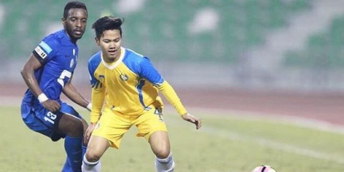 Gelandang Al-Gharafa, Andri Syahputra saat melawan Al-Hilal.