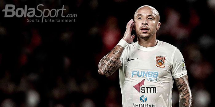   Gelandang Borneo FC, Julien Faubert, saat tampil melawan Persija Jakarta dalam laga pekan keempat 