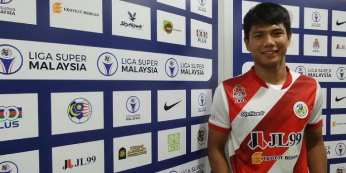 Bek asal Indonesia, Achmad Jufriyanto seusai laga timnya, Kuala Lumpur FA menjamu Selangor FA pada p