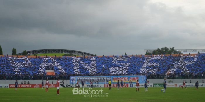  Koreografi Panser Biru pada laga PSIS Semarang.