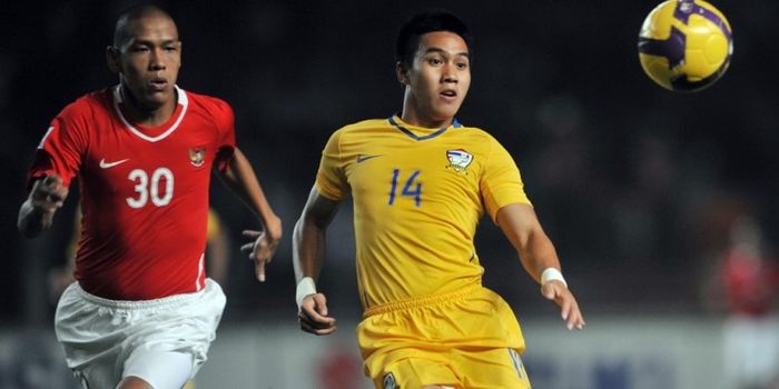Nova Arianto (kiri), ketika masih memperkuat timnas Indonesia.