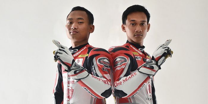 Dua pebalap Astra Honda Racing Team, Rheza Danica Ahrens (kiri) dan Awhin Sanjaya.