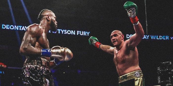 Momen ketika Tyson Fury melakukan aksi provokasi saat bertanding melawan Deontay Wilder di laga tinj