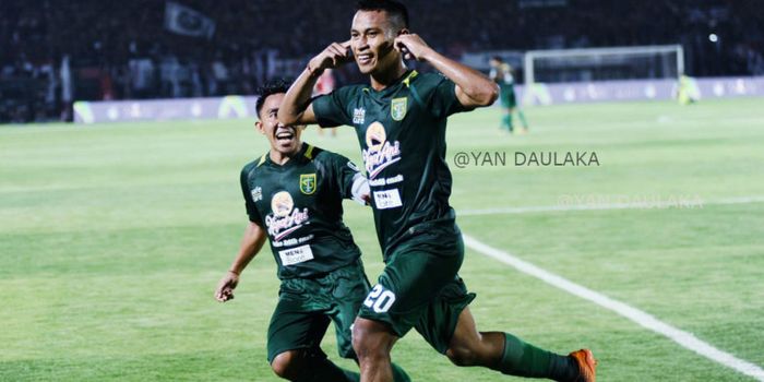Penyerang Persebaya, Osvaldo Haay, merayakan gol ke gawang Bali United pada laga Liga 1 2018, Minggu