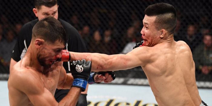 Pertandingan UFC 139 antara Yair Rodriguez melawan Chan Sung Jun, Minggu (10/11/2018).