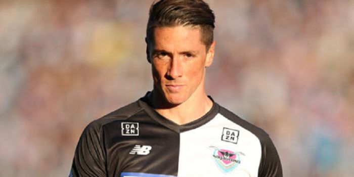 Penyerang Sagan Tosu, Fernando Torres saat timnya menjamu V-Varen Nagasaki pada lanjutan Liga Jepang