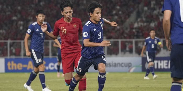 Bintang timnas U-19 Jepang, Takefusa Kubo, beraksi kontra tuan rumah timnas Indonesia pada laga perempat final Piala Asia U-19 2018.