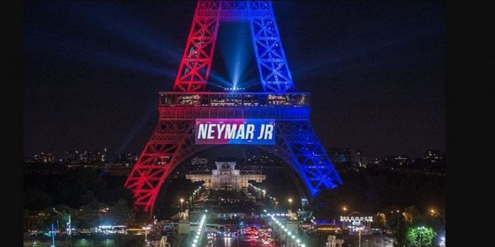 Menara Eiffel turut menyambut kehadiran Neymar