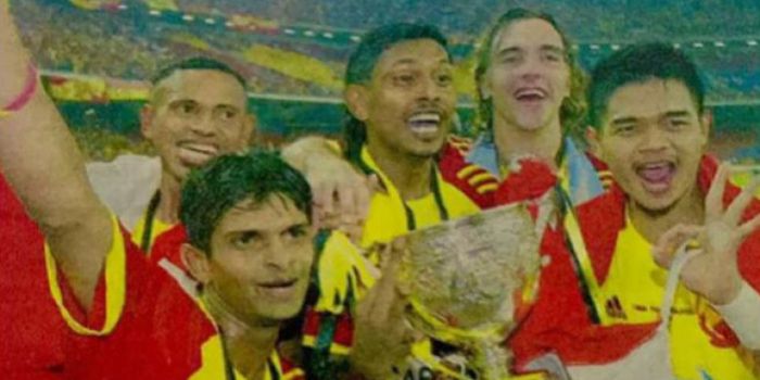   Bambang Pamungkas saat menjuarai piala Fa Malaysia 2005 bersama Elie Aiboy  