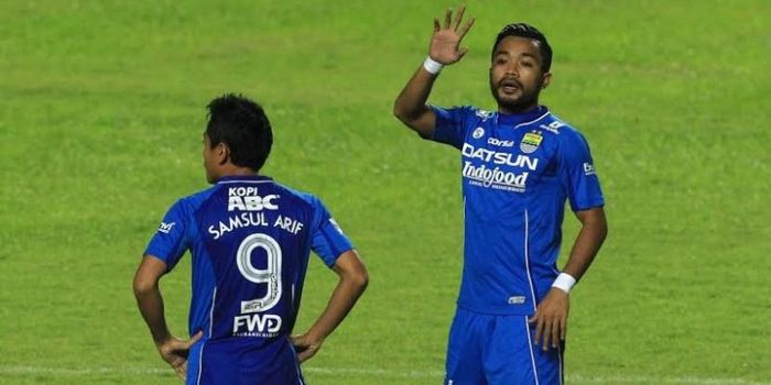 Duo pemain Persib, Samsul Arif dan Zulham Zamrun yang jadi bagian kemenangan skuat Maung Bandung at