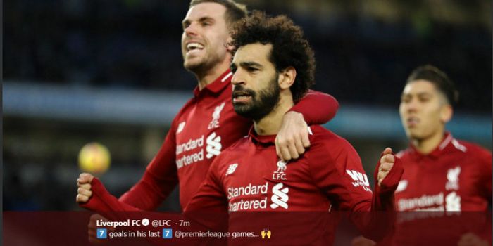 Penyerang Liverpool, Mohamed Salah, melakukan selebrasi seusai menjebol gawang Brighton and Hove Albion.