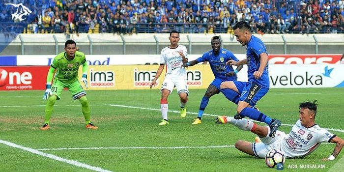 Persib Bandung kontra Bali United.