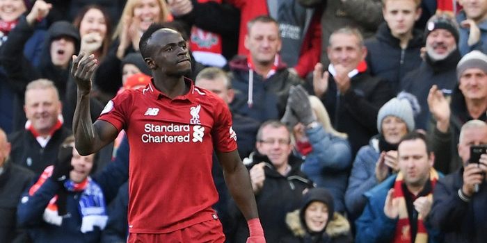 Penyerang Liverpool FC, Sadio Mane, merayakan golnya dalam laga Liga Inggris melawan Cardiff City di