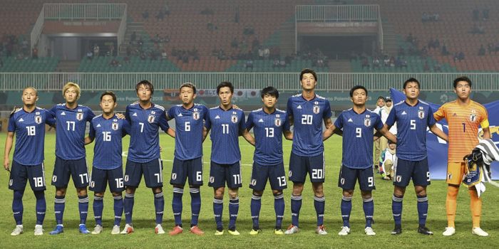 Timnas U-23 Jepang menyanyikan lagu kebangsaan sebelum kick off babak pertama kontra Uni Emirat Arab