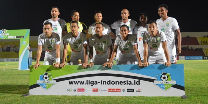   Starter Persela Lamongan saat mengahadapi PS Tira di Stadion Sultan Agung (SS), Bantul, Minggu (28