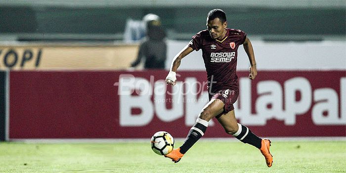  Aksi striker PSM Makassar, Ferdinand Sinaga, saat melawan Persib Bandung pada pekan kesepuluh Liga 1 2018.
