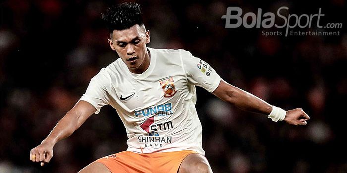 Aksi penyerang Borneo FC, Lerbi Eliandry, saat melawan Persija Jakarta pada laga pekan keempat Liga 